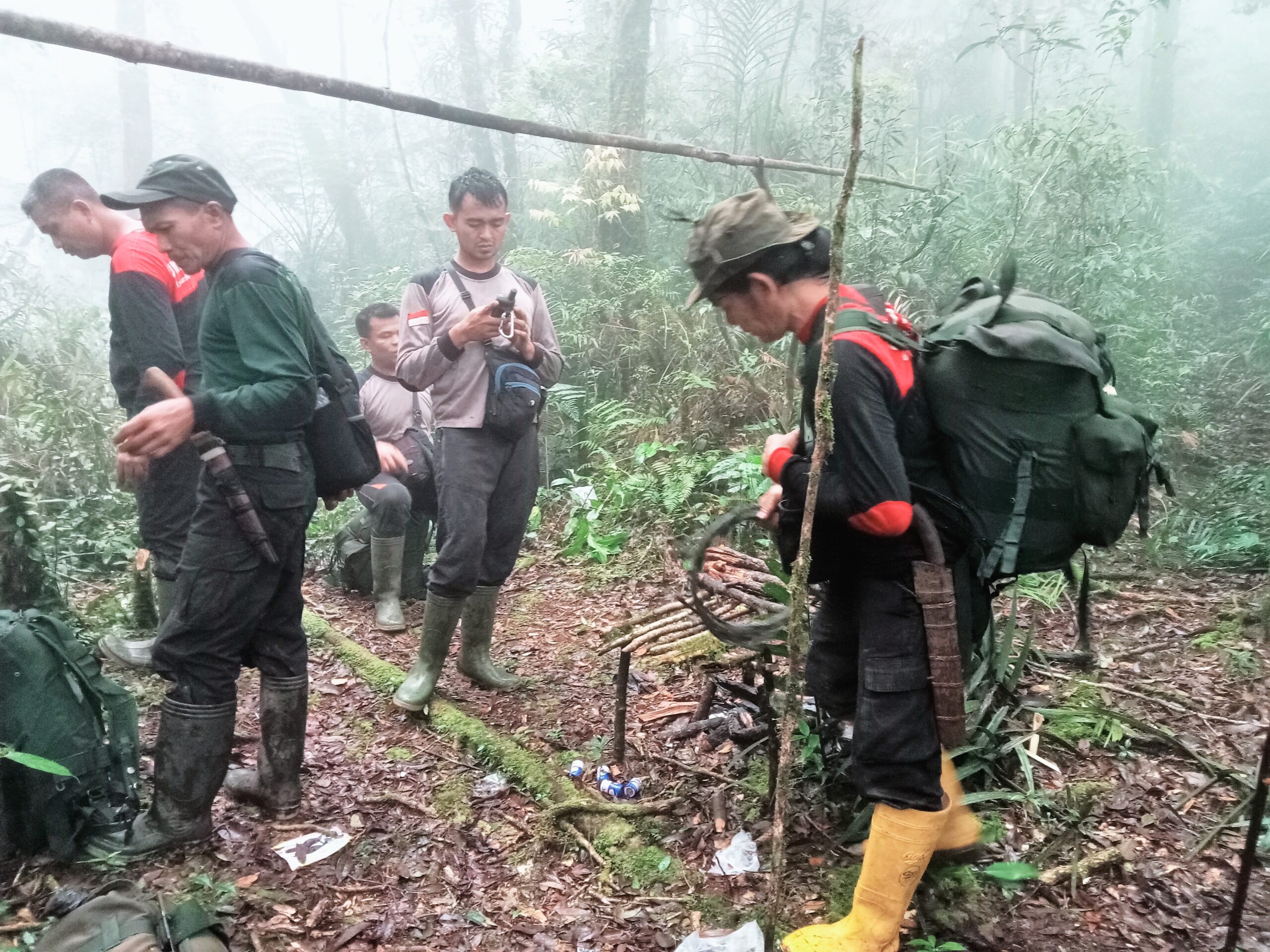 Kerinci tigers TPCU search a poachers camp F&F